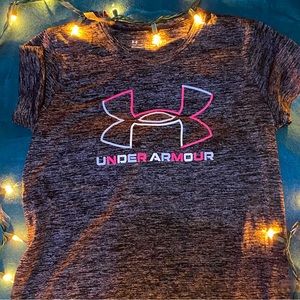 gray under armor tee shirt